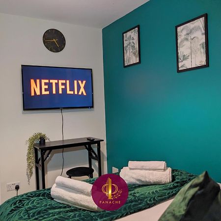 Contractors, Relocators, Free Parking, Wifi, Smart Tvs Apartman Marston Green Kültér fotó