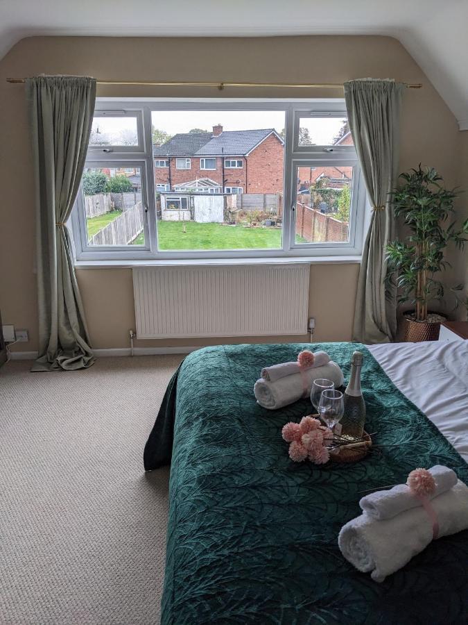 Contractors, Relocators, Free Parking, Wifi, Smart Tvs Apartman Marston Green Kültér fotó