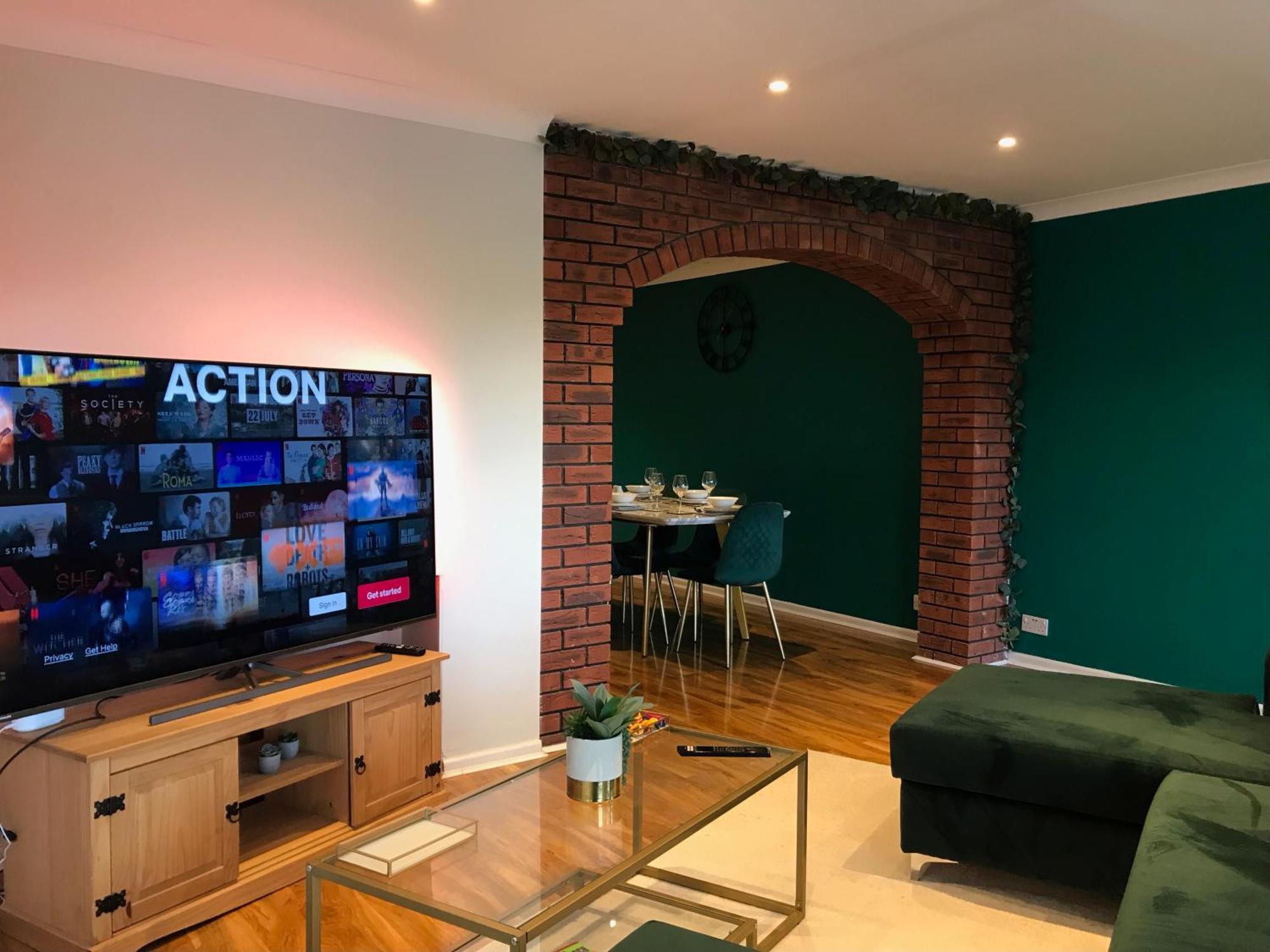 Contractors, Relocators, Free Parking, Wifi, Smart Tvs Apartman Marston Green Kültér fotó
