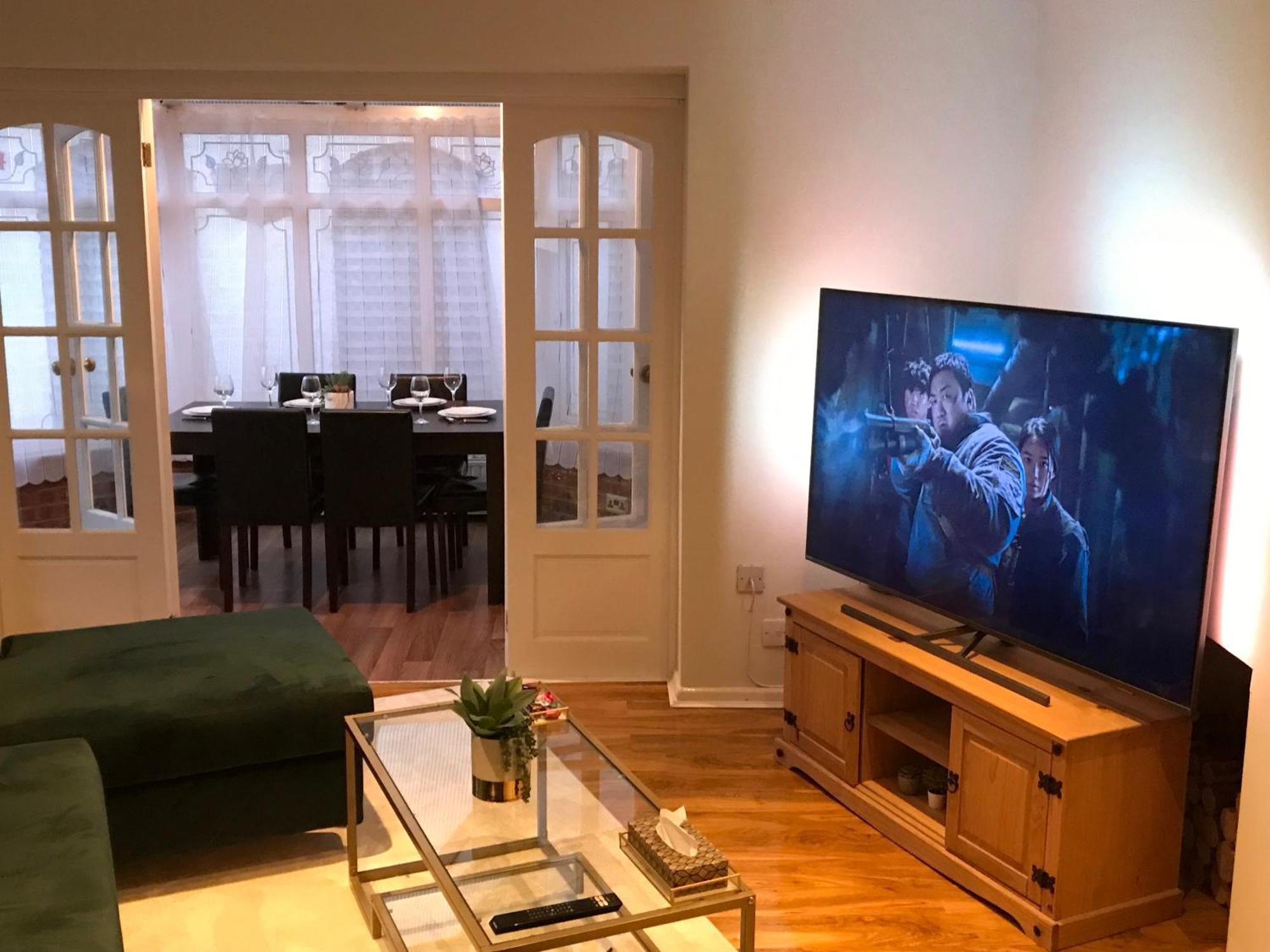 Contractors, Relocators, Free Parking, Wifi, Smart Tvs Apartman Marston Green Kültér fotó