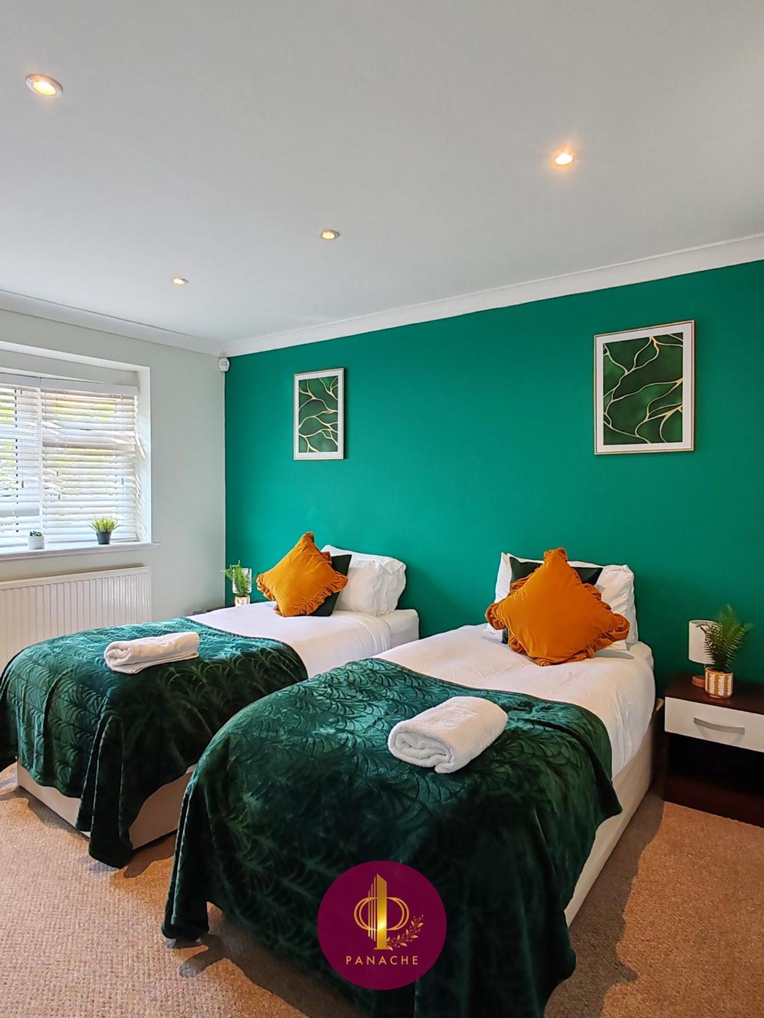 Contractors, Relocators, Free Parking, Wifi, Smart Tvs Apartman Marston Green Kültér fotó
